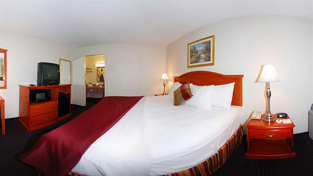 Best Western Palestine Inn Екстер'єр фото