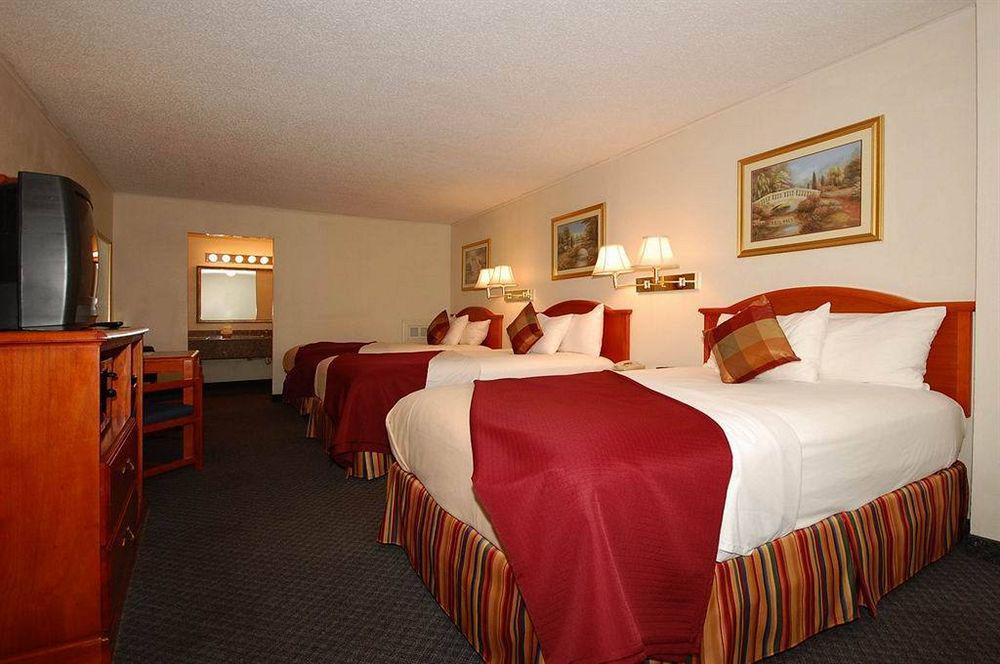 Best Western Palestine Inn Номер фото